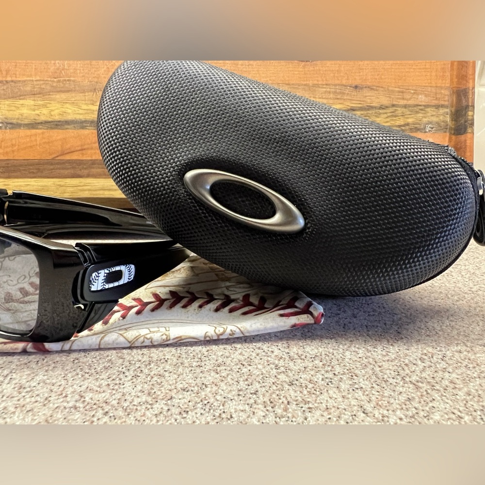 Oakley Fuel Cell Men's MLB Yankees Sunglasses - EUC! - Picture 2 of 12